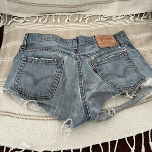 Perfectly distressed Levi’s